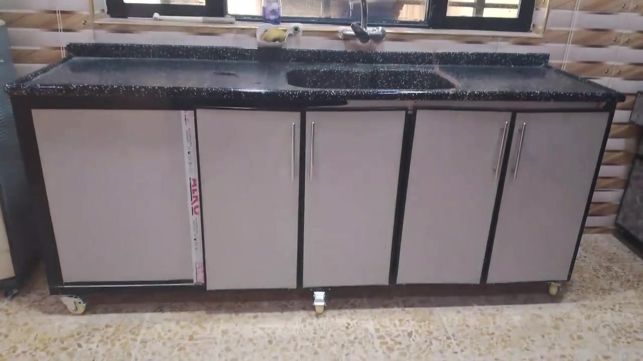 السلام عليكم سنجل للبيع طول مترتين سعر 150 بمجال رقم الهاتف ***********
