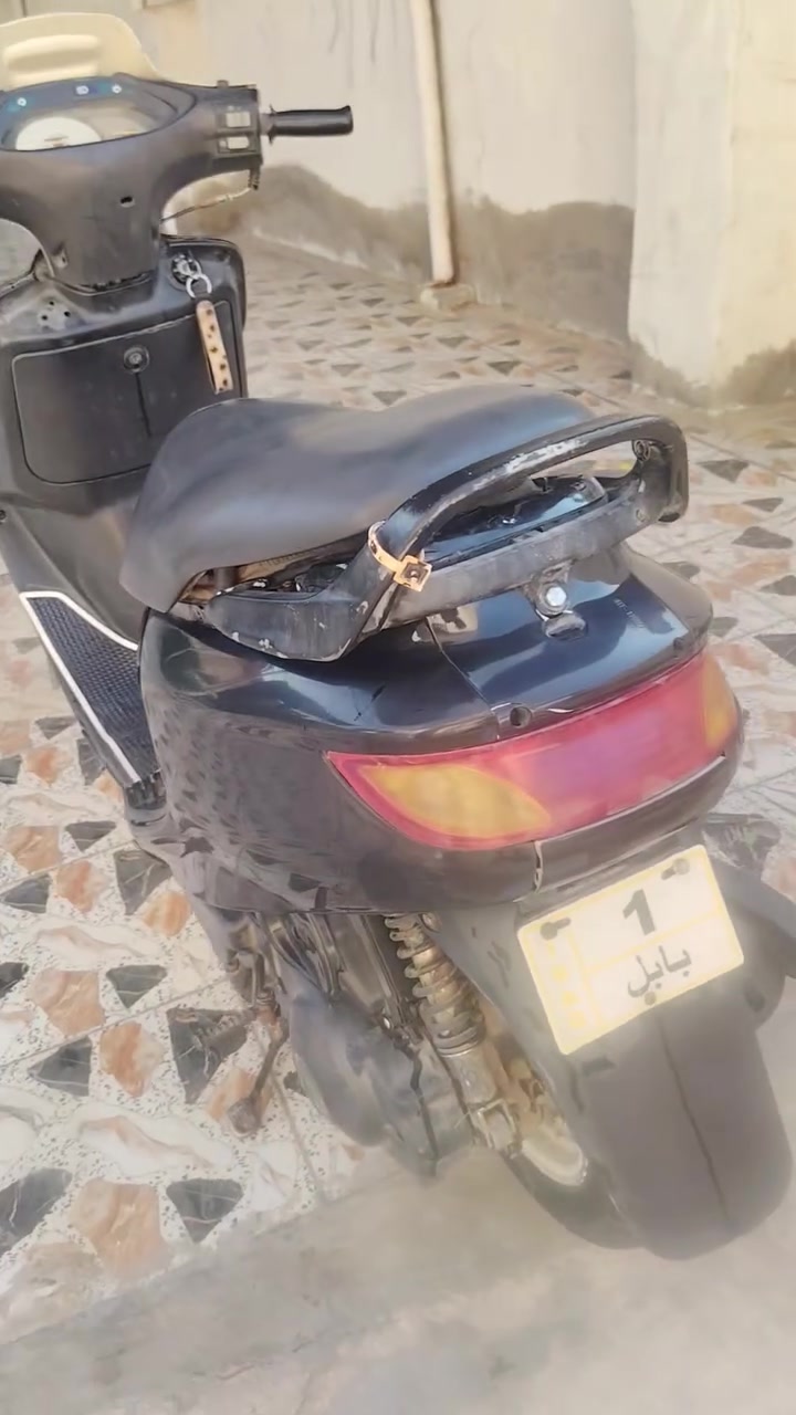 دراجة فراشه للبيع مكاني حله ورديه خارج كهربايات كله شغاله فقط السلف مايشتغل سبب راجز او محترك والله ماعرف سبب محرك لا يدخن لا ينقص دبلات كله شغاله اشاير هورن هندر واحد تشتغل  تايرات 2شادهن جدد او كشن جديت توني شاده  *********** سعر 225بيه مجال حك الجيه
