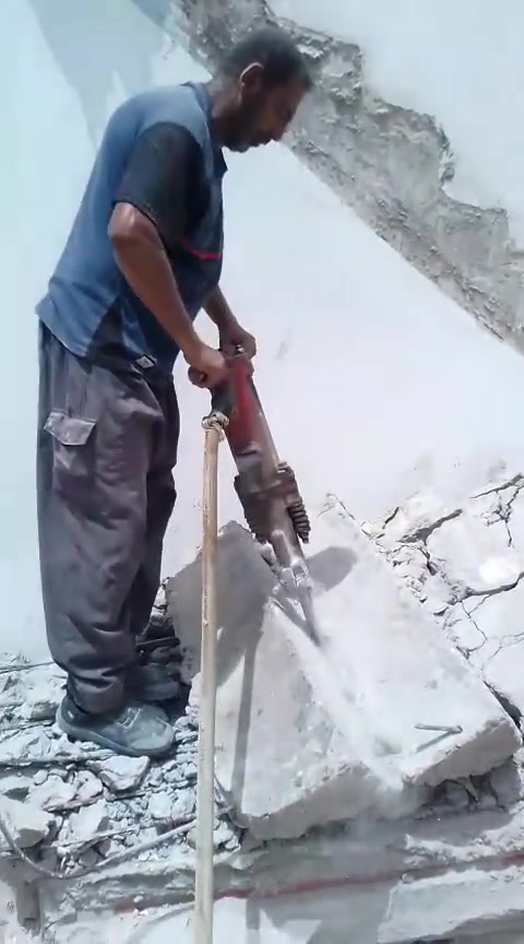 السلام عليكم ورحمة الله وبركاته تحيه طيبه كادر قاسم الغريري لكافه عمل التفليش بكل انواع التفليش سقوف رباطات سقوف اعادة قلع اشتايكر قلع كاشي فتح حيطان تفليش الدرج مع رفع الاانقاذ لطلب والاستفسار اتصل على الارقام التاليه 
***********  / يوجد واتساب 
***********
ابو سجاد مكاني بغداد لتواصل خاص او اتصال ومن الله التوفيق للجميع اي استفسار اني خادم
