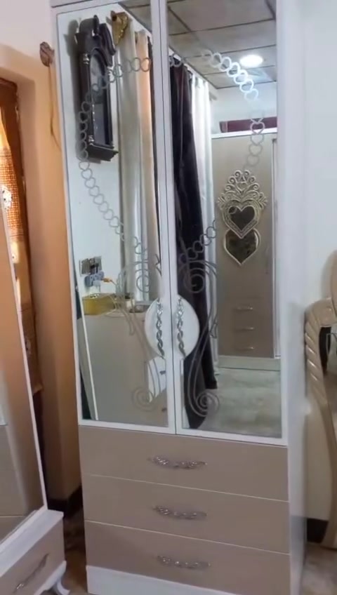 غرفة نوم للبيع ١٠قطع السعر مليون وميتين للإستفسار ***********
