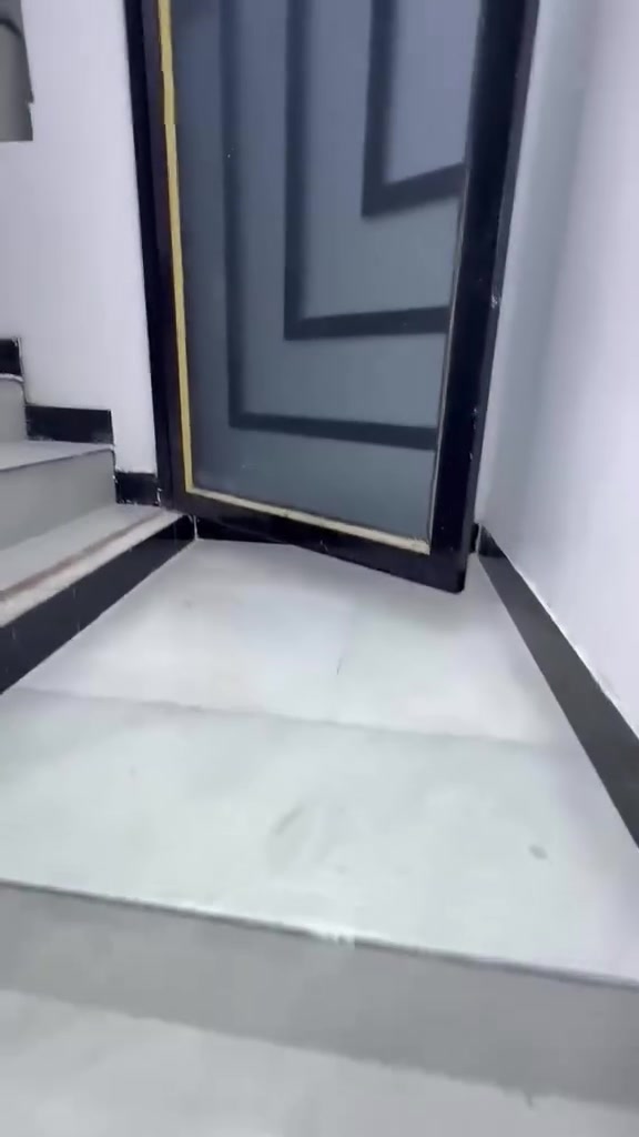 شقه طابق اول لاجار ديلوكس سعر ٦٠٠
في مناوي لجم
ثلاث غرف ومطبخ وصحيات ***********
