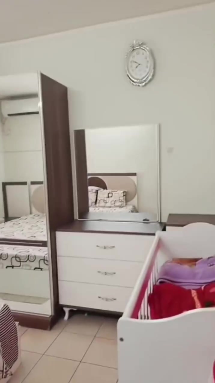 غرفة نوم للبيع ب٢٠٠ وبيهة مجال للشراي
تواصل على الرقم ***********
