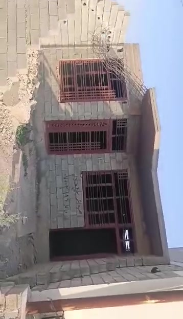 السلام عليكم للبيع هيكل ١٥٠ م يحتوي على غرف نوم ٢ وصاله ومطبخ واستقبال بعقوبة ام العضام خلف الصناعه الاولى سند ٢٥ شرط تتكاتب ويا صاحب الارض الشرعي وشرط اقرار محكمة ***********
