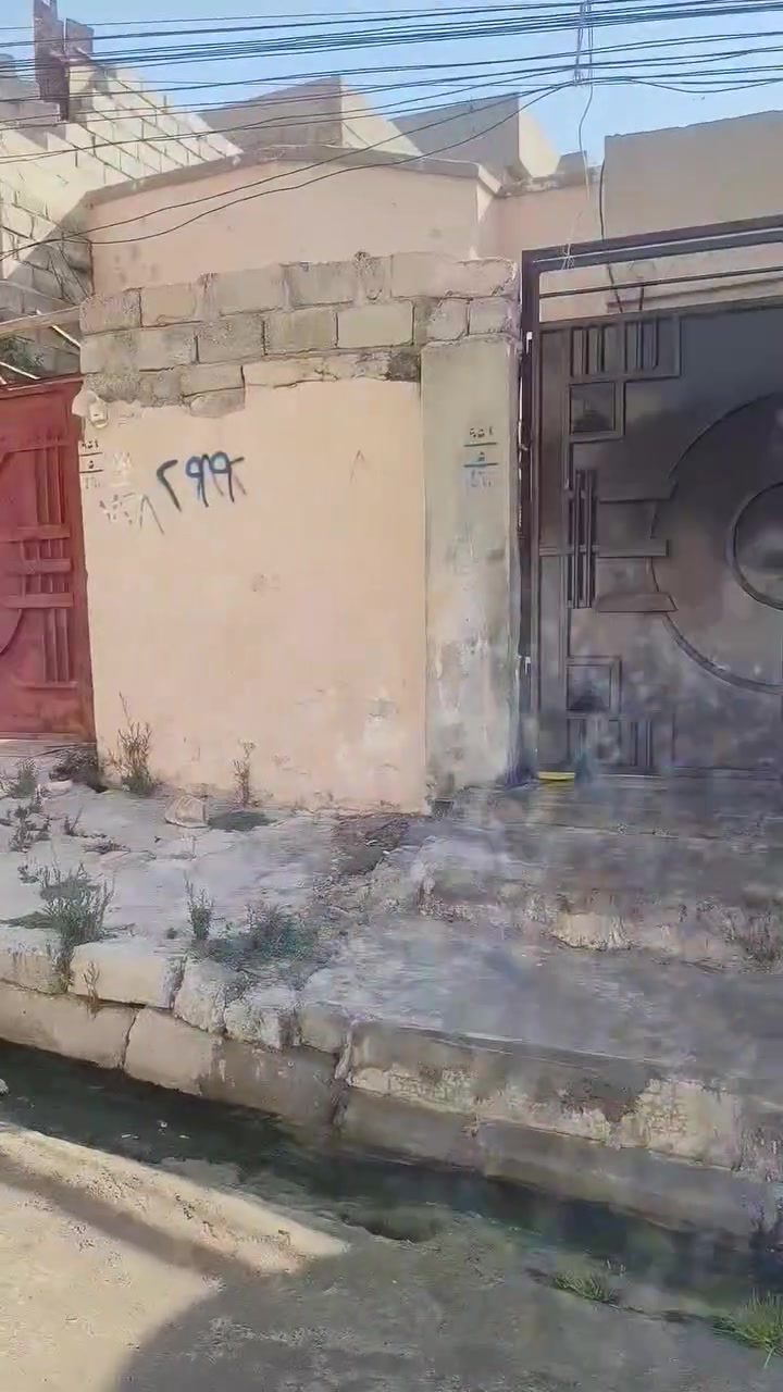 الدار للبيع في تل الرمان قرب المدخل الثاني شارع 60 مساحه 100 متر ملك صرف السعر 45 وبي مجال لل استفسار الاتصال على الرقم 
***********
***********
