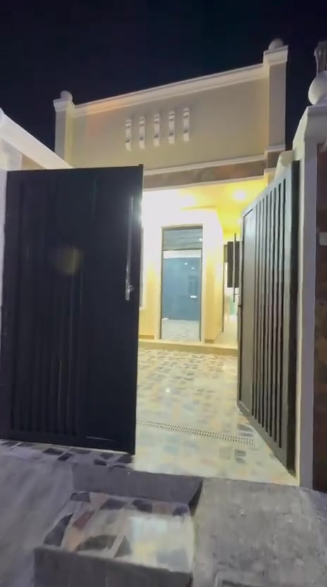 بيت للبيع في حي السفير المساحه ١٢٥ قرب أفران علي الهادي  
زراعي سند ٢٥ 
#السعر١٤٥
يتكون من طابقين  استقبال + صاله+٣ غرفه نوم 
+ ٢ حمامات داخليه+١ خارجي البيت بناء ٢٠٢٥ شهر الثاني ارتفاع الرفت ٥٠ سم 
كهرباء +ماء+ منظومة غار+منظومة انترنت +منظومة كامره مراقبه

للاستفسار الاتصال على ***********
