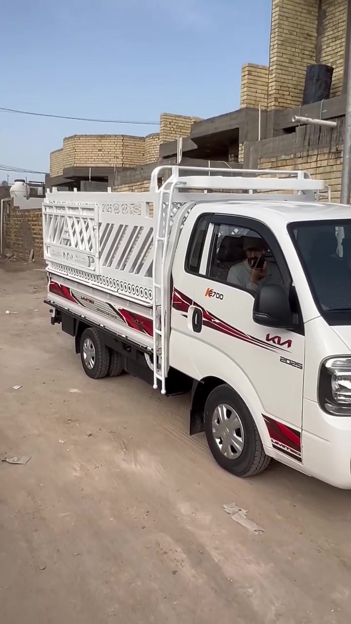 السلام عليكم ،سيارة كيا للبيع موديل 2025 مكفولة كفالة عامة سيارة جديدة ما ماشية بالعافية على الياخذها. للتواصل رقم الهاتف ***********
