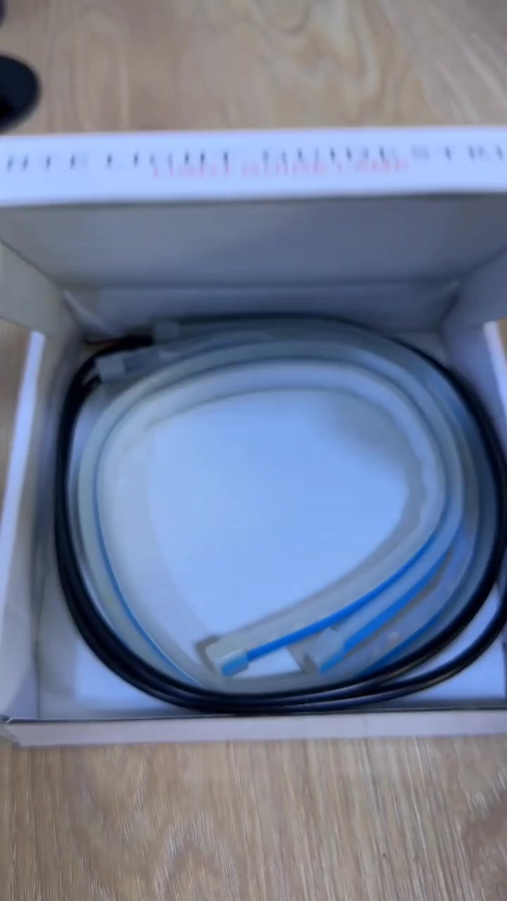 ✨ حول سيارتك لستايل عصري مع شريط الإضاءة المرن للحاجب!

🚗 إضاءة أمامية بيضاء نهارية أنيقة تضيف لمسة مميزة لواجهة السيارة.

🔶 يتحول إلى لون أصفر مع الغماز لإشارة انعطاف أوضح وأكثر أمان.

💡 تصميم سيليكون مرن بطول 60 سم يركب بسهولة داخل أو على حافة الفانوس.

⚡ يعمل على كهرباء 12V باستهلاك منخفض وعمر طويل.

🌧️ مقاوم للرذاذ والغبار، مثالي للاستخدام اليومي بجميع الأجواء.

👌 خيار مثالي لعشاق التعديل واللمسات الجمالية على سياراتهم.