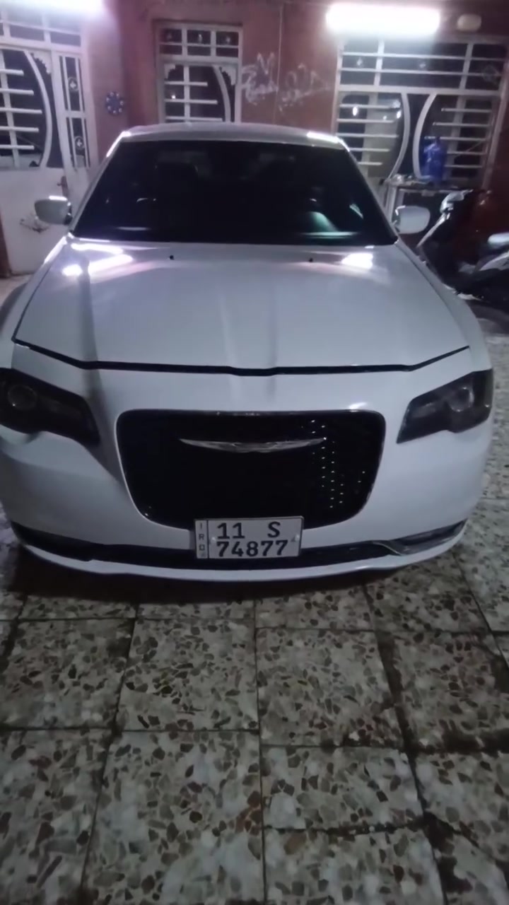 كرايسلر أوباما 300 S
_مديل 2019
لون ابيض قماره حديد 
 دخول جديد كتاب ضباط متقاعد
ملاحضه 👈 السياره مرقم بغداد تحويل ثاني يوم👉❤️

:((حادث السياره كما موضح بل صور جاملغ الأيمن الأمامي ول أيسر بارد قليل فقط بدون ايرباك. مكينه كير اكسل مكفول)). 

المحرك : V6 3.6
المواصفات :
* بلوجكتر امامي LED
* ويل قياس 20 أنج .
* شاشه كبيرة مع نظام ملاحة نفكيشن GPS .
* داخل جلد ختم S اسود
* مقاعد أمامية كهربائية عدد 2 .
* مقاعد أمامية تبريد وتدفئة .
* تشغيل عن بعد .
* تدفئة ستيرن .
* محدد سرعة .
* تلفون بلوتوث .
* كاميرا خلفية دواره. 
* مرايا متحسسة للاضاءة العالية .
* كير ماوس شفتات ستيرن
* داخل سياره لون اسود .

:((حادث السياره   جاملغ الأيمن الأمامي ول أيسر بارد قليل فقط باب الصدر ول وراء فقط كلير بدون صبغ بدون فتح وشد فقط اكلير بدون ايرباك. مكينه كير اكسل مكفول)).

مكان السياره بغداد
السعر اتصل ودلل
للستفسار ***********
