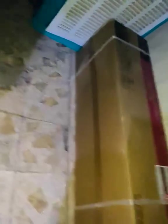 السلام عليكم عندي هاذة السبلت اشتريتة جديد بعدني حتة ما فاتحة  فهسة صار عندي ضرف وريد ابيعة السعر 900اومجال الرقم ***********
