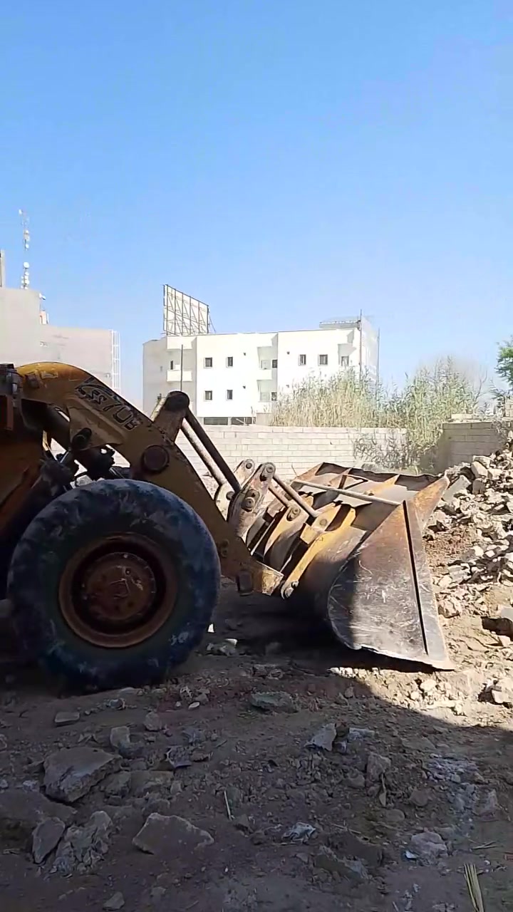 شفل عادي محرك بي موديل 79 اصل محدث بي رقم بصرة الماني مكان رمادي الاتصال ***********
