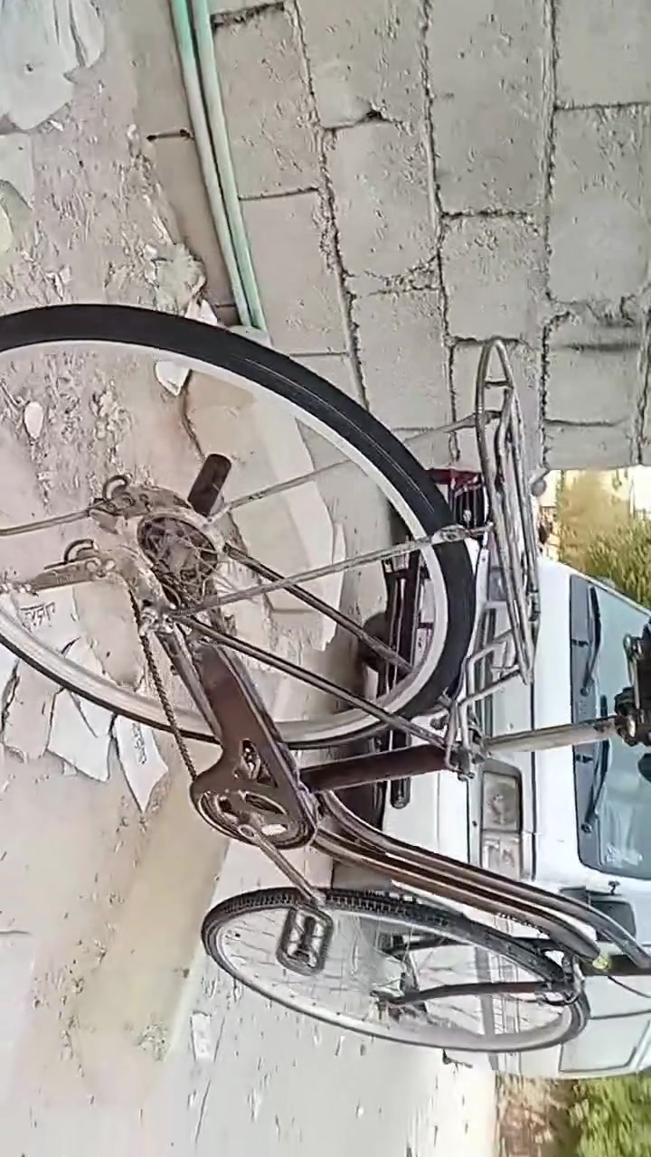 سلام عليكم بايسكل للبيع حجم 27 كربلاء بحي الموظفين قريب يم ابن مريور 
الرقم ***********
