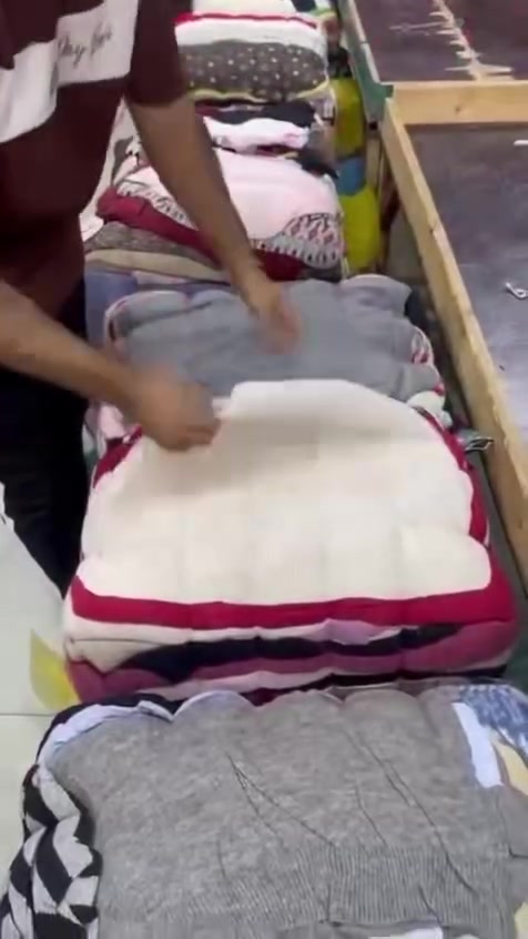 العنوان بابل الإسكندرية شارع المعمل مجاور مصرف الرافدين اسم محل احمد باله *********** لا يوجد فرع ثاني فقط محل واحد بل الإسكندرية وقت دوام من ساعه 3 عصر الي 12 بليل لا يوجد حجز للملابس لا يوجد خدمه توصيل يوجد عدنا كسر بالات يوميا٧
