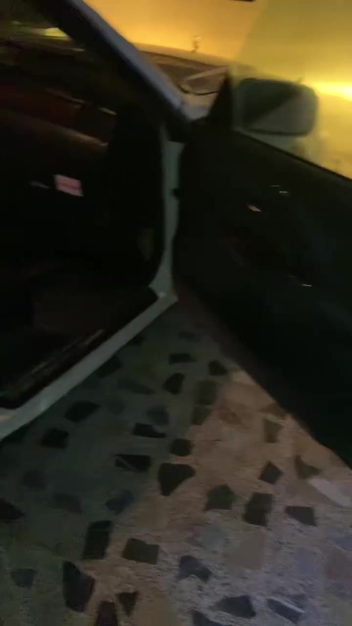 سلام عليكم
راس ثور فلات سياره نغل جثه كص جنطه فقط 
سياره تخم تايرات غرفه جديده سياره حلوه وجهازه كير ومحرك كفاله باتري جديد ربع دعاميه كامل شادلها توني  ما ذب عليها ربع
رقمها الماني ابيع ادوات بس انطيك رقم يمكن يحولك 
بياع بطران يعني ما متوازي مراوس عادي 
مكاني البصره ***********
