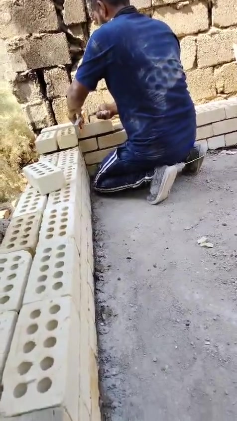 السلام عليكم يوجد لدينا بيوت كافة المساحات العنوان بغداد مدينة الصدر الحميديه شارع سيد عوده الاتصال ***********
