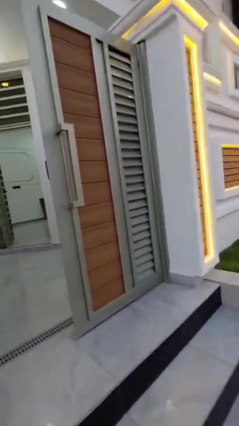 بيت للبيع مساحه ١٠٠ متر بناء حديث يقع بدايه حجي حسن قرب اسواق الحجي بدايه الفرع محوله بسعر مناسب ب ٧٣ وقابل للتفاوض ‏‪***********‬‏
للاستفسار
