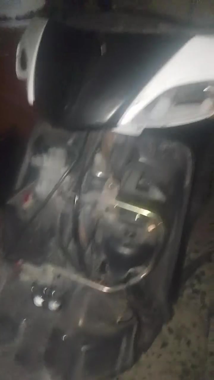 سكنس نثيه140 ابيع كوم حديد هلموجود شوفت عينك كامله ضفيره سوادات كلشي تجي تحمل من الباب وتروح ب100وبيها مجال للشراي مكاني بغداد دوره واتساب***********
