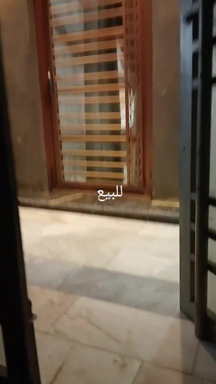السلام عليكم بيت للبيع المساحه 100متر البيت ما ناقصة البيت مكانة الشعب الثعالبة الشارع الريسي مال منطقةالثعالبة للتواصل ***********

