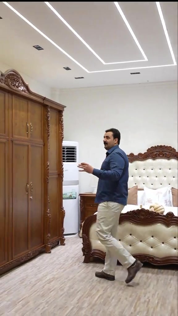 وفرناها بكمية أكبر وتدللون  موديــل روان السعر 3 ملايين و850 الف موديل جديد ضمن وجبة الدرجة الاولى  وضمن وجبة الاصباغ الصاج لون الجوز  السعر  3 مــلايين و850 الف  غرفة 6 ابواب طابقين ملحق  تتكون من 10 قطع  داخل خارج صاج طبيعي الوجه صاج طبيعي 5️⃣ ملم الداخل صاج طبيعي 4️⃣ ملم الظهر چرچوبة شد براغي صاج طبيعي 4ملم  المجرات بلوك بورد  تحفير السكك بالخشب شازلون وطابورية هدية ارتفاع الكنتور 280سم عرض الكنتور 360سم عرض زاوية الملابس 125سم  الكنتور وزاوية الملابس ضلع كامل 485سم السعر 3850  معمل ومعرض الــزان للأثـــاث العراقي  الشــــد والــتوصــــيل مجانآ الى جميع محافظات العراق العنوان_ محافظة واسط _قضاء العزيزية _قرب كراج بغداد *********** *********** #معمل_ومعرض_الزان_للأثاث #الشعب_الصيني_ماله_حل😂😂 #معمل_ومعرض_مالك_العتبي_للأثاث_العراقي
