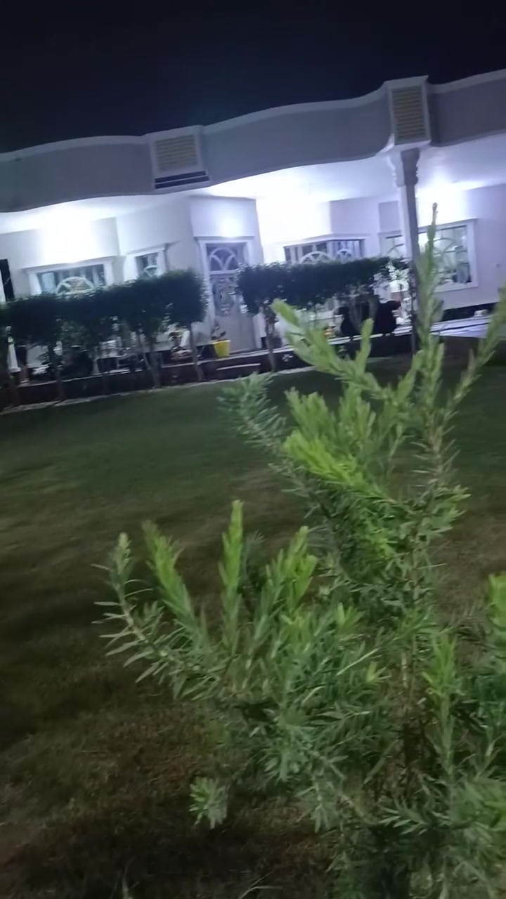 السلام عليكم بيت نصف دونم سند 25بغداد العبايجي 14رمضان قريت الرواد يتكون البيت من غرفتين4في5 ستقبال8في4 مطبخ 5في4هول4في4 حولي 5في 4كلدور2في2 صحيات البيت منداخل كاشي وسيراميك الجدران قريب عليك المدارس تبليط الحد الباب كهرباء خير من الله سحب متوفر بي حمضيات زائد نخله برحيه  *********** وات ساب /***********

