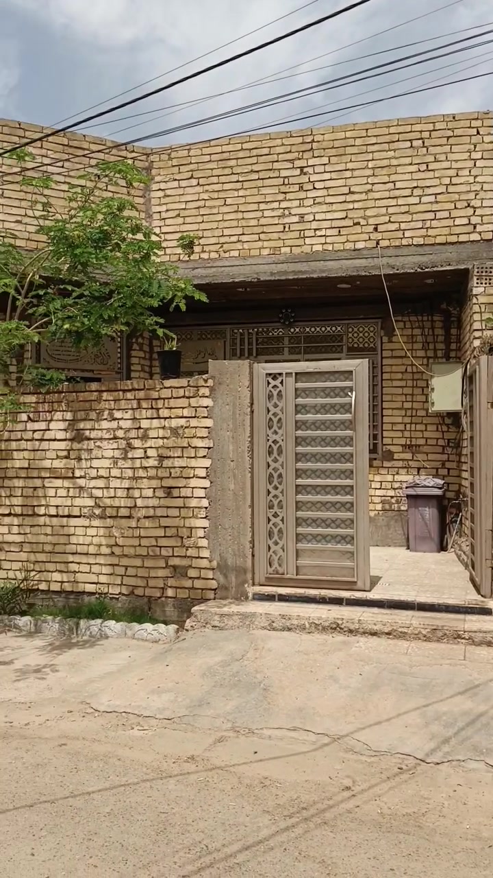 السلام عليكم بيت البيع مساحة 120متر بغداد الكفائات العبيدي زراعي الاستفسار الاتصال***********
