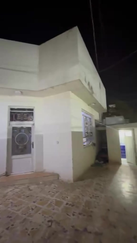 بيت للبيع في منطقة المربعة مساحته 200 متر
وجه 10 نزال 20 

السعر 75 مليون 

للإستفسار ***********
