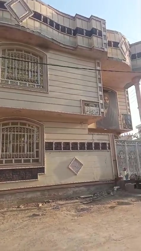 بيت طابو صرف حي النداء ١٣٠م طابقين ركن ع ساحة ط١ غرفة ومطبخ واستقبال وصحيات وصالة ط٢ ثلاث غرف وصالة وصحيات منطقة ٥٧ بناء درجة اولى السعر ١٢٠ مليون وبي مجال للاستفسار ***********
