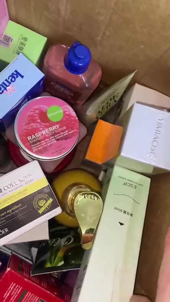 متوفر كراتين جمله مكياج وعنايه اوربيه واظافر ورموش بأسعار مناسبه للحجز والاستفسار على الرقم واتساب
***********
