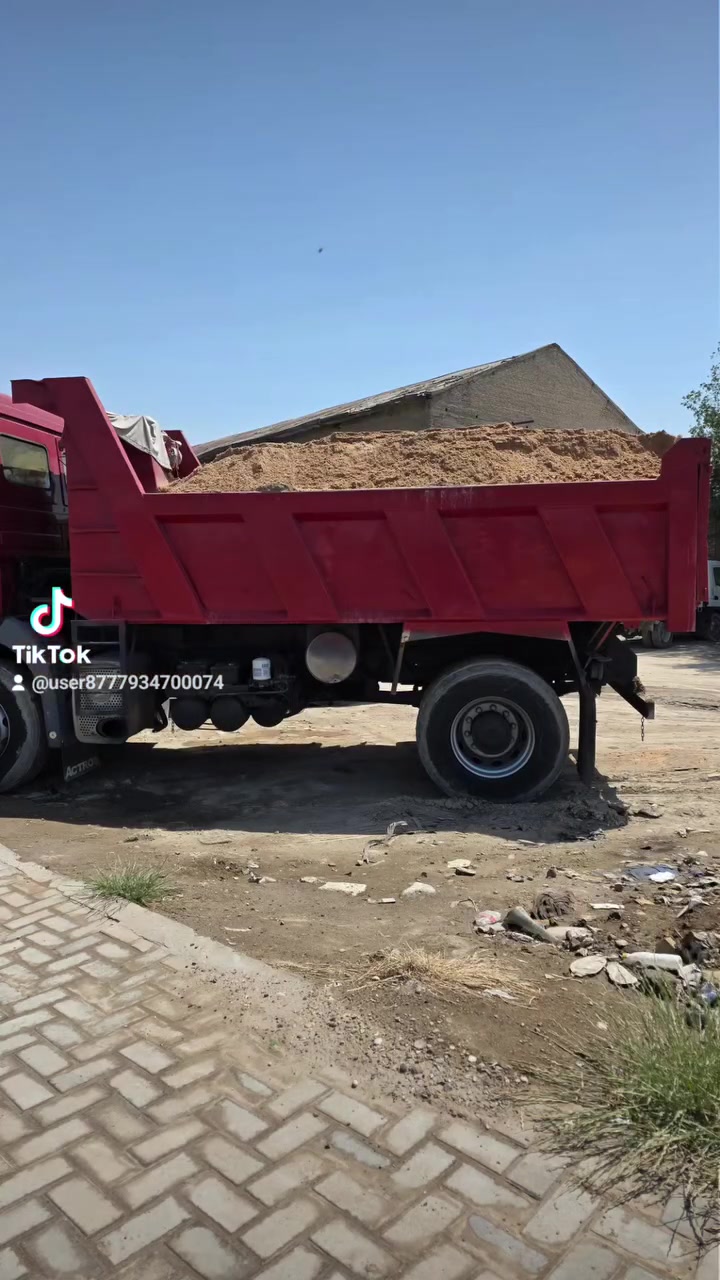 ***********

نص مكتوب في الصور:
- سكله ابراهيم
- الفرع الاول بغداد جديده
- فرع الاثاني رستميه
- سكس رمل احمر ٢٥٠
- سكس رمل اسود ٢٢٥
- سكس حصو دياله ٢٧0
- سكس سبيس ٢٢٥
- تك رمل احمر ١٤٠
- تك حصو ١٤٠