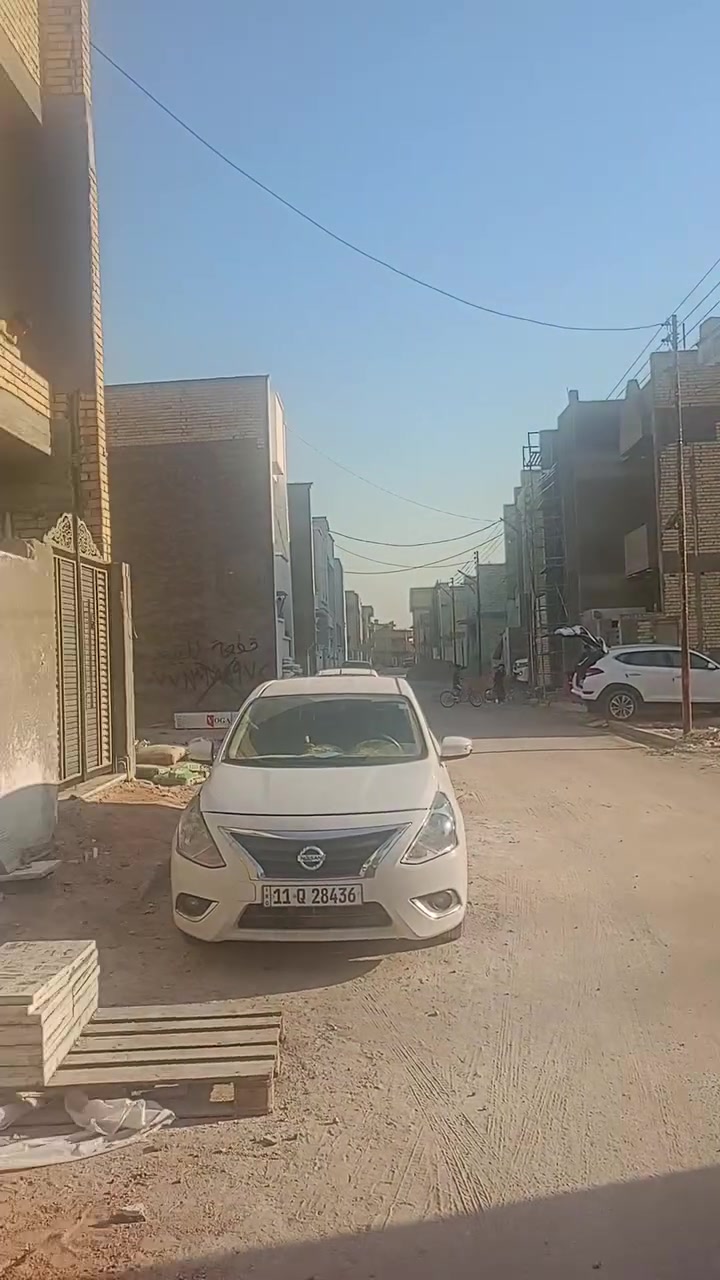السلام عليكم 
بيت 50متر كامل
الواجه5 النزال10 
في منطقة الاستثمار
شارع 9 
السعر80 مليون وبي مجال 
للاتصال ***********
ملاحظه. البيت هسه طالع منه الخلفه لذالك وصخ ما مغسول
