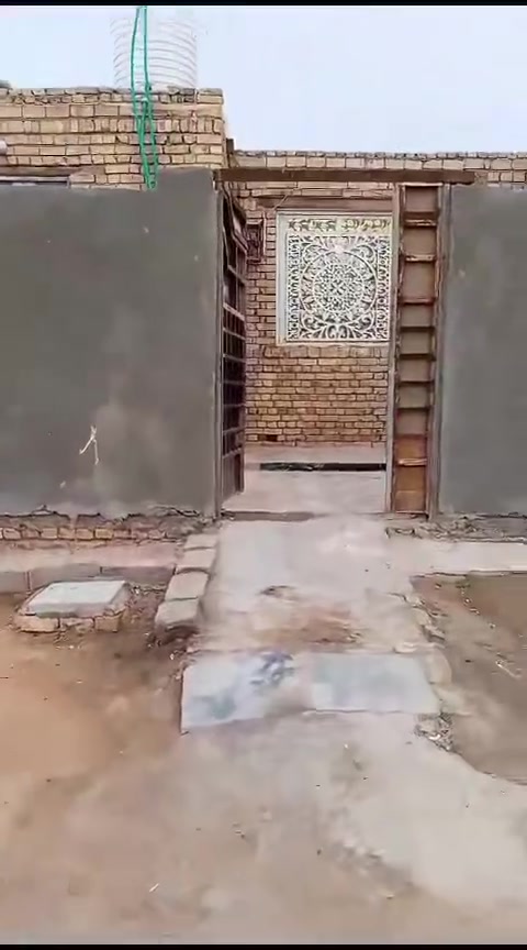 سلام عليكم 
بيت زراعي مسـاحـه 170 م 
بناء طابوك اعكَاده 
عنوان ناصريه سديناويه شارع المستوصف قرب دائره الماء والمجاري
خدمات ماء مجاري كهرباء مولد نت ضوئي 
***********
