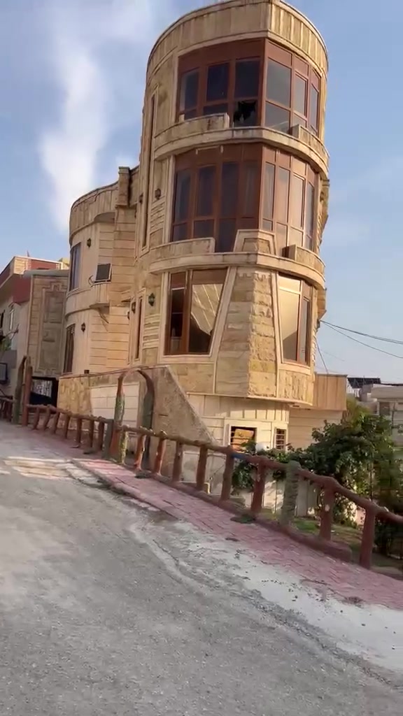 سليمانيه شه شكركه • بيت للايجار • طبقين','درج داخلي','٣ غرف','هول استق...
