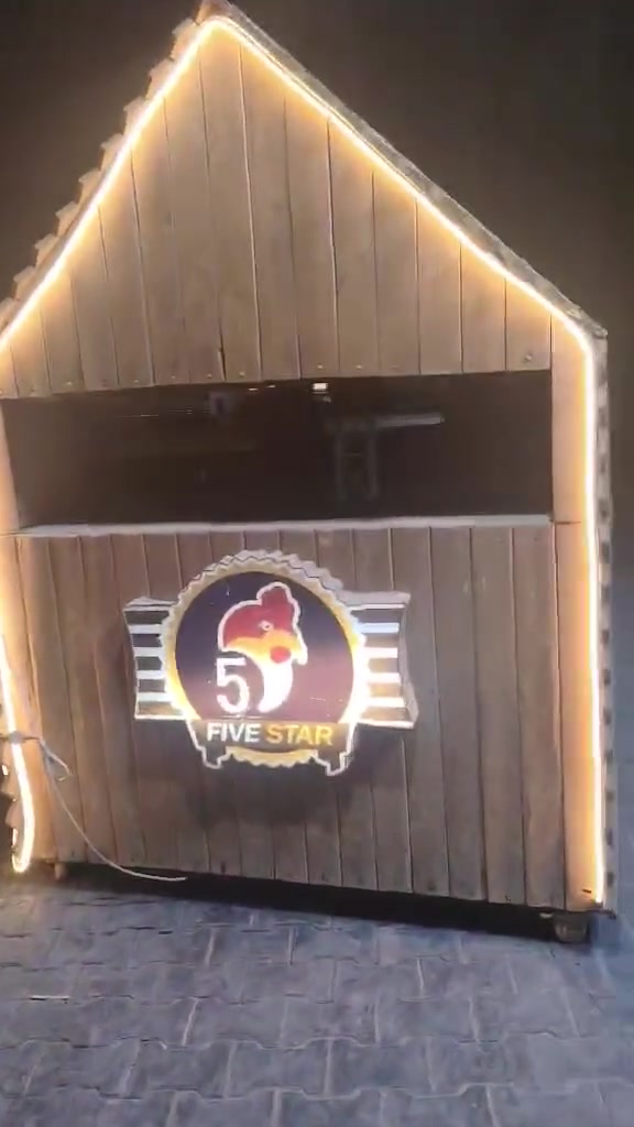 ميز للبيع ب250 رميثة كراج النجمي
