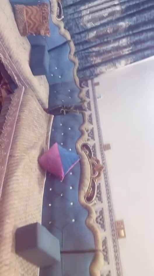السلام عليكم تخم للبيع ٩ قطع نضيف مابي شي العنوان بغداد شهداء العبيدي حي رئاسه السعر ٢٥٠ رقم التلفون
***********

