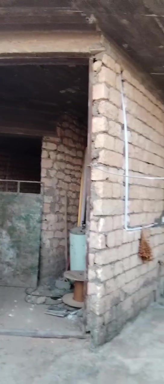 دار للبيع المساحه 200 متر مفوض بالطابو خلف اركان الطرموز داخل كامل عدا الديوانية خريطة مرتبه شارع 12 متر حرف T السعر 67 وبي مجال بسيط كلش للاستفسار ***********
