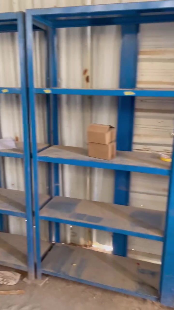 لام عليكم رفوف للبيع ابو المترين عندي اربع قطع يعني 8 مترات وابو المتر قطعتين وميز تلث مترات حديد قوي 
ابو المترين الواحد ب80
ابو المتر ب40
الميز الحديد 90 بي مجال 

العنوان بغداد سبع البور شارع النقابه 
***********
