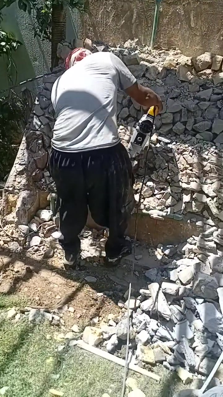ياالله السلام عليكم كادر عمل على باب الله مقطوعات لتصعيد كافة مواد البناءتفليش الارضيه وتفليش الاسيجه والسطوح تكشير الجدران تدخيل سبيس وحدل تدخيل رمل جص سمنت طابوق بلوك شتايكر فرشي كاشي سيراميك حفر بلوعات وبناءها ولبخه وصب الارضيه تنضيف حدائق للاستفسار الاتصال على الرقم ***********كوفه نجف ناحية العباسيه والالتزام بالمواعيد
