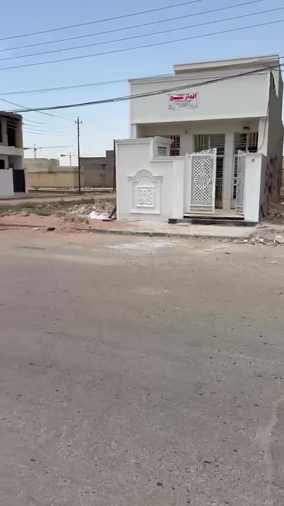 بيت في حي الخليج الزراعي الرستميه موقع تجاري ١٠٠ متر واجهه ٥ طابق واحد للاستفسار ***********

