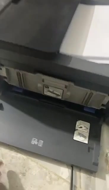 طابعه كانون  للبيع سعرهه ١٠٠ قفل جديده
شنو الموديل بالضبط؟ الظاهر بالصورة TR4645، إذا أكو موديل ثاني أو اسم كامل اكتبه.: 
كانون 4645
الطابعة جديدة بالكامل لو مفتوحة للتجربة بس؟ وبيها ضمان لو لا؟: 
لا مستخدمه شي قليل 
شنو الموجود وياها بالضبط: كيبل الكهرباء/USB، الحبر، الكراتين، الكتلوج، والاقراص؟: 
اغراصهه كامله 
وين موقعك بالضبط؟ وهل أكو توصيل أو استلام يد بيد؟: 
بغداد الشعب 
السعر النهائي شكد؟ وهل يقبل السوم لو ثابت؟: 
١٠٠ قفل 