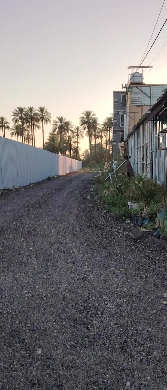 السلام عليكم قطعة أرض للبيع 200 متر وجه 10 نزال 20  عرض الشارع 8 متر قريب سيطرة المحيط مال الحمل  جنس الأرض ملك صرف بدون اوقاف تحويل مباشر من المالك الإستفسار أكثر الاتصال على الرقم *********** هذا فديو توضيح
