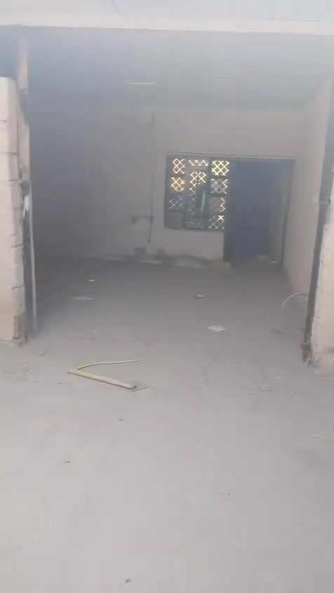 السلام عليكم بيت تجاوز واقع حال مشمول بلتمليك مساحته 200 متر يتكون من غرفتين نوم واستقبال سعره 11 مليون وبي مجال للشراي الاتصال ***********
