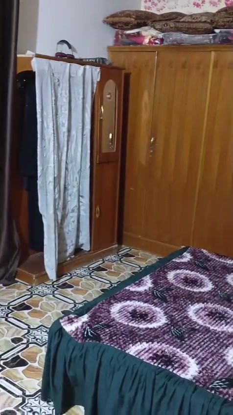 غرفة نوم عراقيه نضيفه بس بيها ضرر باب فقط باب تبديل سعر 500 وبيها مجال 
استفسار ***********
