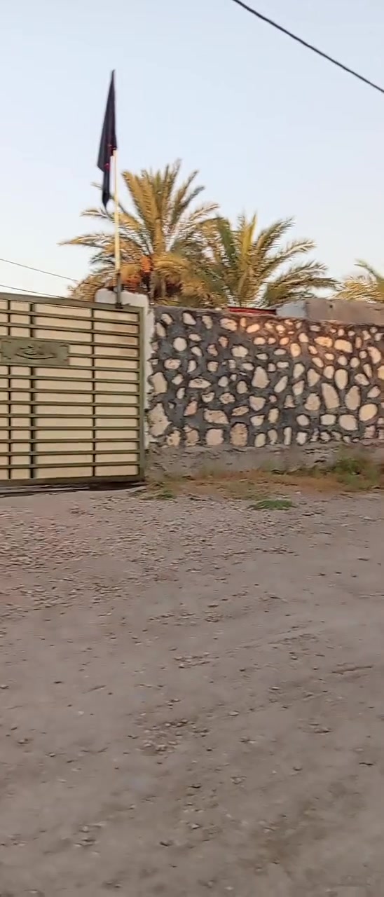 سلام عليكم  بيت اللبيع مساحه البيت 250متر وكاع دونم ونص بيت جاهز من كل النواحي  بيت بي 3غرف وصاله 7متار وغرفه 7متار وغرفتين5متار وحمام داخلي وخارجي  ومطبخ 4×4
 وخارجي  وستقبال خارجي 10متار بيت يكون قريب من مدرسه بعد 50متر ومحوله تقرب 50متر ماي 💦 اساله بوري في  بالباب  المكان دوانيه دغارة قرب سيطرت الدغارة ومدرسه زيد شهيد     الاتصال والاستفسار ***********
