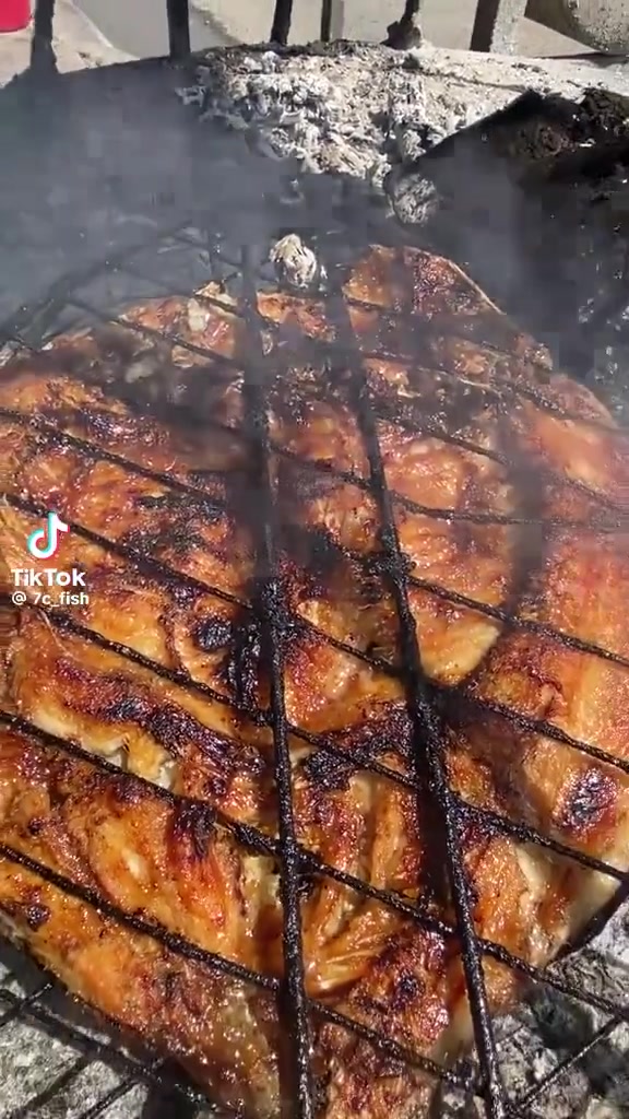 ..السلام عليكم .  
اهلا وسهلا بكم 
الحجز مفتوح وسمك خير من الله 
سعر الكيلو بس ب 6 الف مع الشوي 
سعر كيلو سمك الحي ب ب 4 ونص
جميع الأوزان . 
لي اتصل البارحه وما لحك ليوم طلبه مجاني .
بيكم خير وتدللون للحجز .
..‏‪***********‬‏ رقم التوصل
