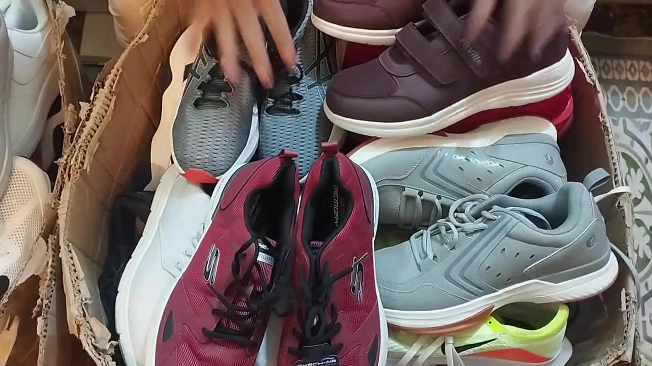 قطع باله اوربي غير مستعمل..العدد 58 قطعه.. القياسات من 40 إلى 47..البيع جمله.. الكارتون 29 قطعه.. للتواصل عالواتساب...***********.. أو مراسلة الصفحه...
