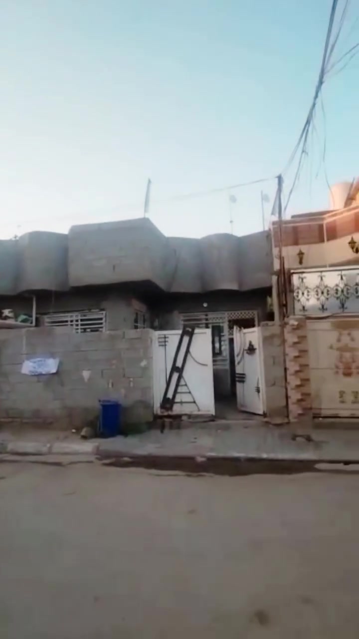 الله بالخير للبيع دار مساحه ١٠٠متر وجه ١٠  طابو صرف يحتوي على غرف نوم صاله مطبخ استقبال منور كراج صحيات كربلاء الحسينيه العطيشي حي الزهراء شارع ام عبد الله  كافه الخدمات ماء كهرباء تبليط مجاري مقرنص ***********  واتساب أو اتصال
