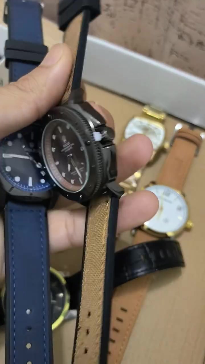١٠ ساعات • جديدة • ماركات متنوعة