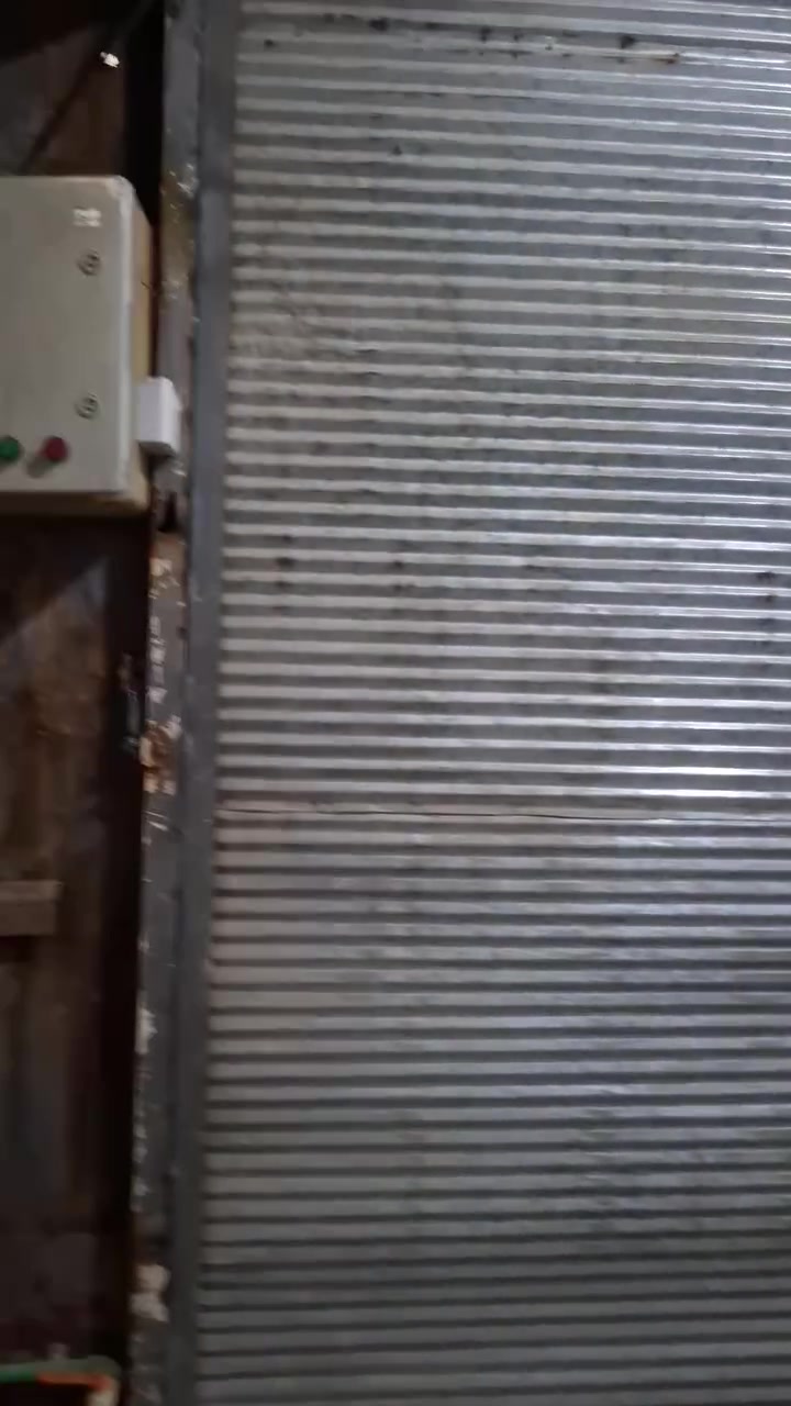 للبيع للبيع فقط محل مع مخزن طابق ثاني متوفر داخله مي كهرباء ماطور مي مستقل للمحل ٤ كبنكات ركن عل ٥ افرع العنوان سوق الشعبي قطاع ٥٠ مقابيل باسم ابل ملابس للستفسار اكثر ***********الوجه ما يقارب ال ٦ متر ×3متر سابقا لوازم حاليا العاب اطفال

