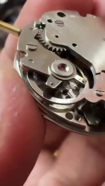 ساعه من النوادر صناعتها سبعينات
حركه تكويك ورقمها 186 صناعتها سويسريه اصلي 
وحته حركه ونضافه المكينه ناشرها قيمها وكول سعرك اذا عجبني اكلك الف عافيه
