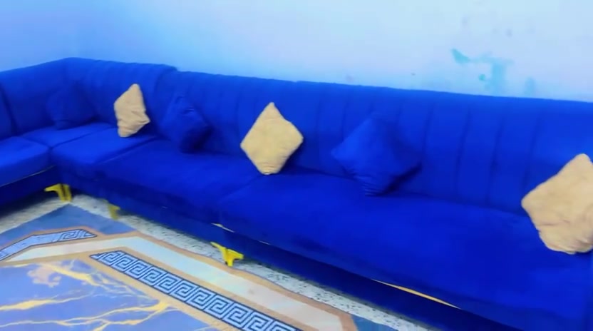 ديوان للبيع نظيف ٩مقاعد لون نيلي
كزامة احذية نظيفة للبيع 
***********للتواصل واتساب
