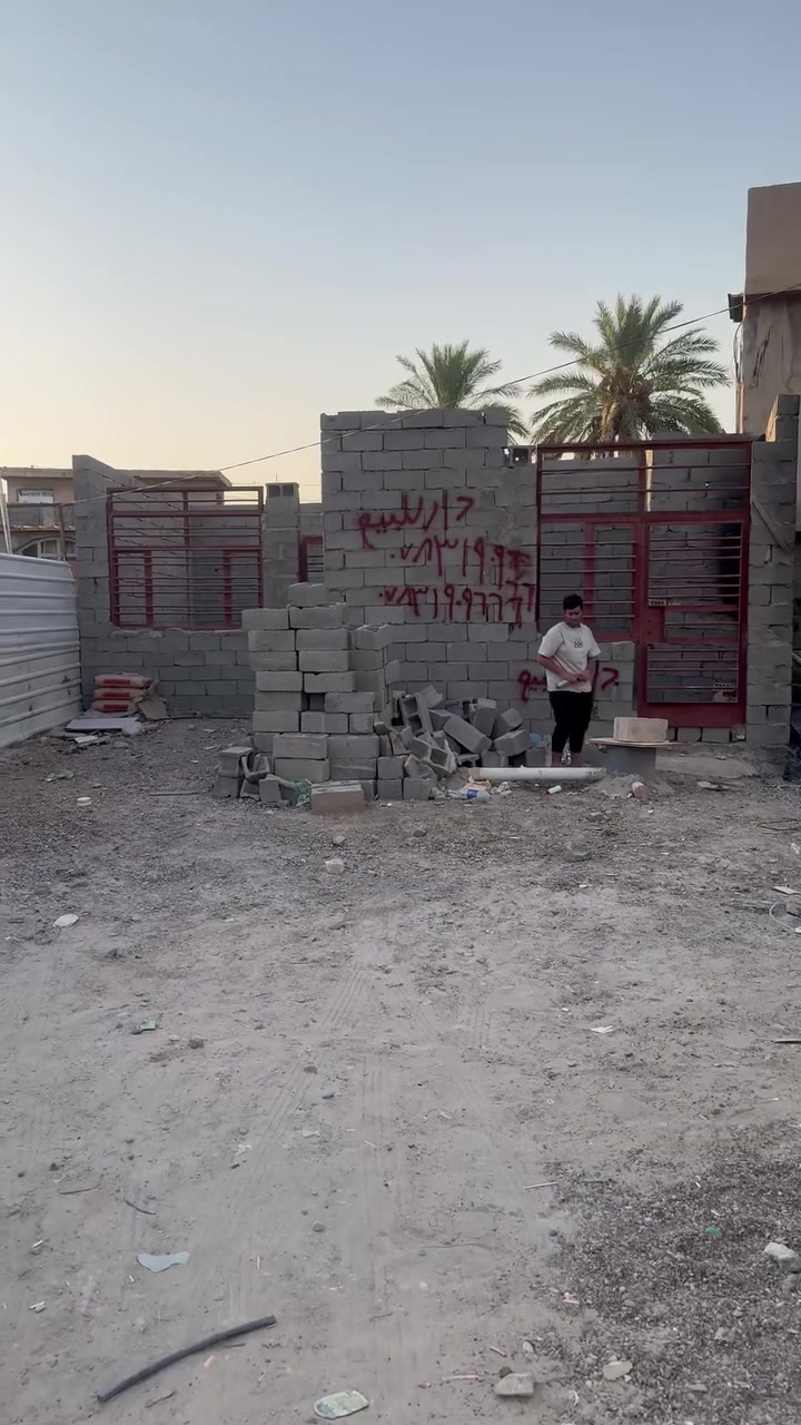 السلام عليكم هيكل للبيع العنوان بغداد البياع شهداء البياع نهاية شارع سوق رضا المساحة 238  متر للاستفسار ***********
